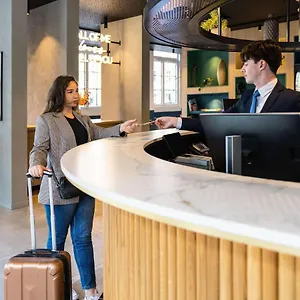 Novotel Off Grand Place מלון